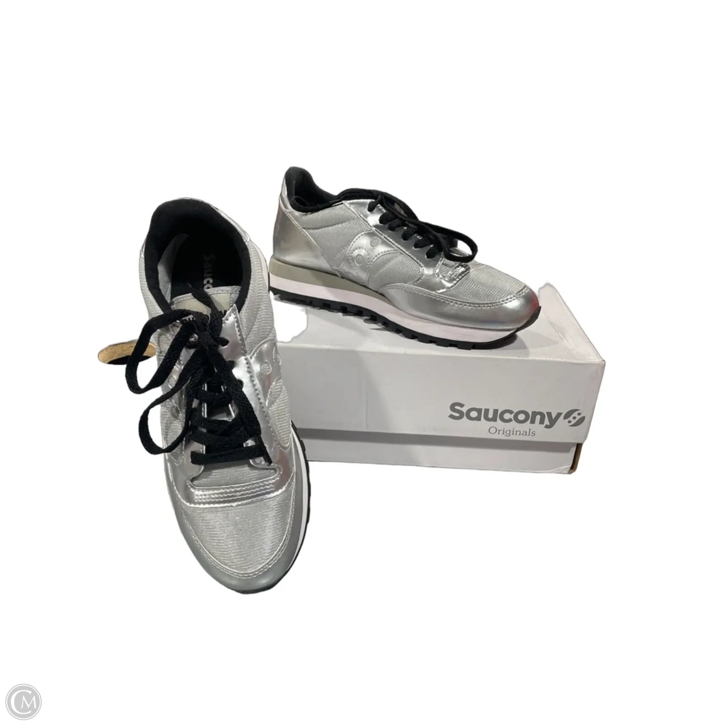 Shoes Sneakers By Clothes Mentor In Silver, Size: 7