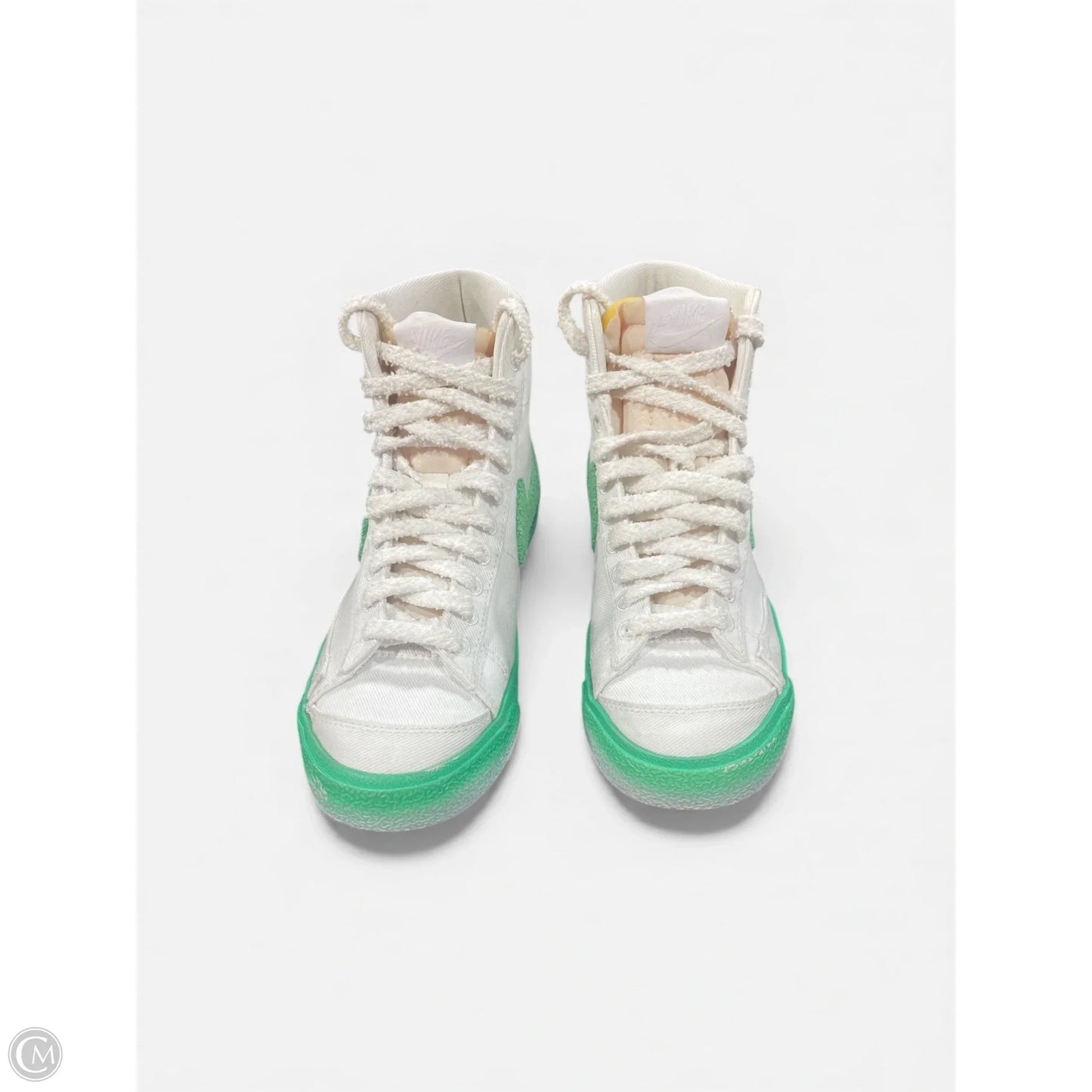 Shoes Sneakers By Nike In Green & White, Size: 6.5