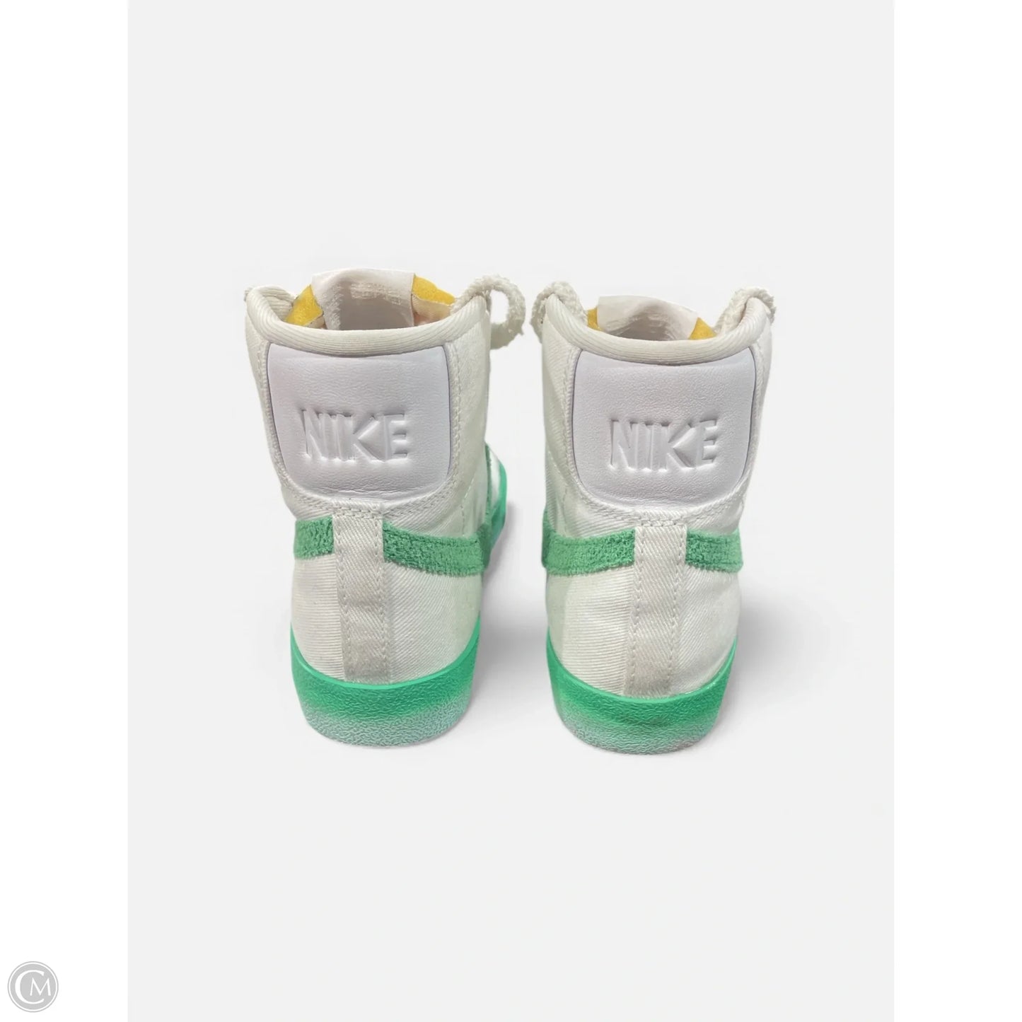 Shoes Sneakers By Nike In Green & White, Size: 6.5