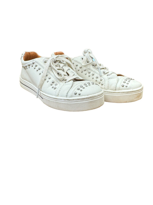 Shoes Sneakers By Brighton In Cream, Size: 6