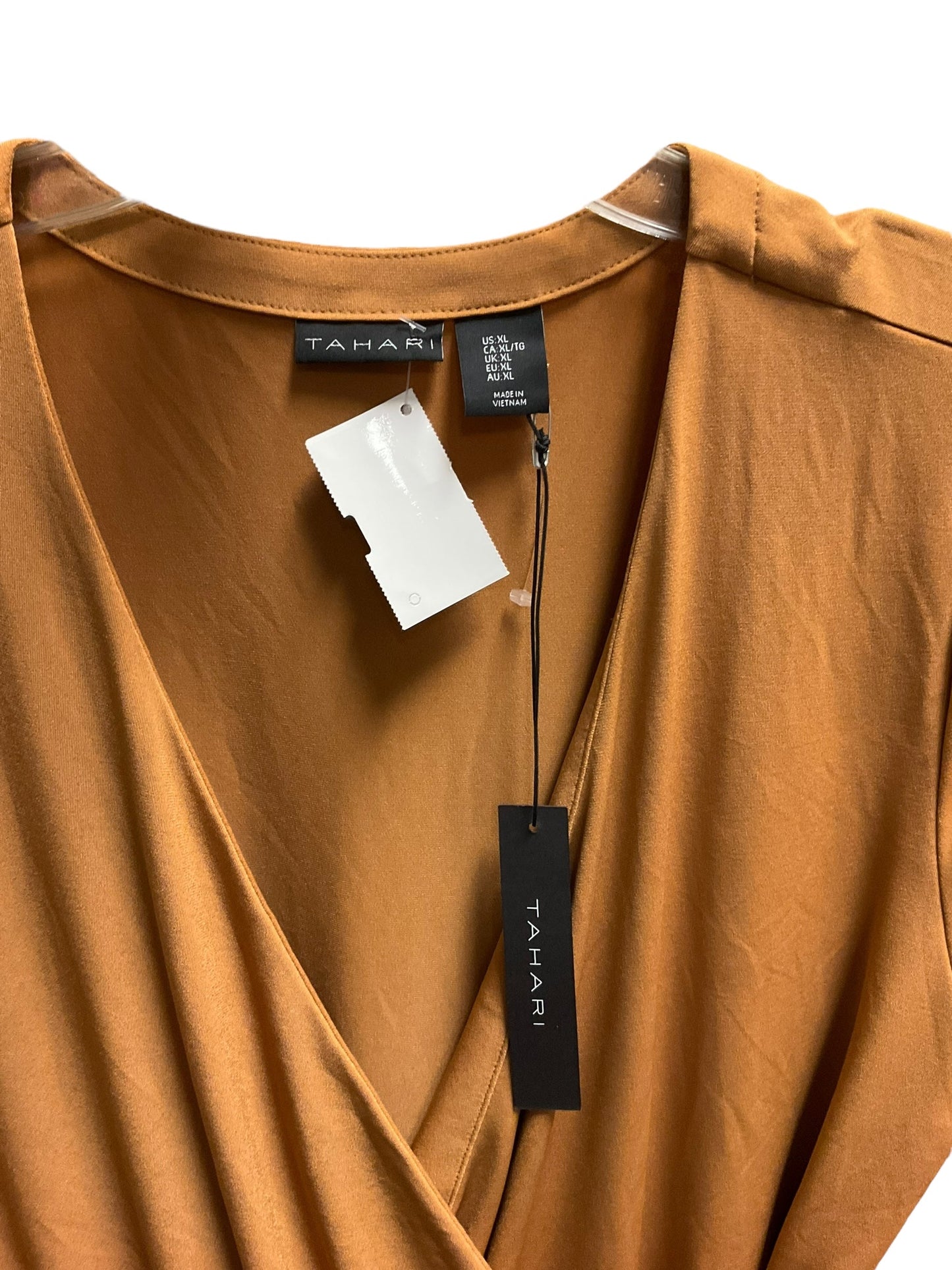 Top Short Sleeve By Tahari By Arthur Levine In Tan, Size: Xl