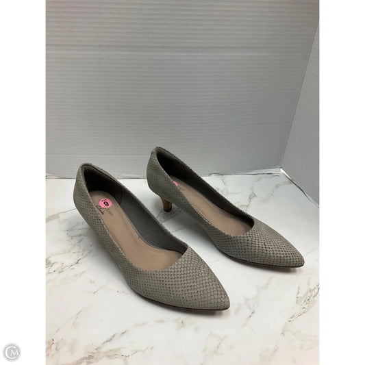Shoes Heels Kitten By Clarks In Grey, Size: 9
