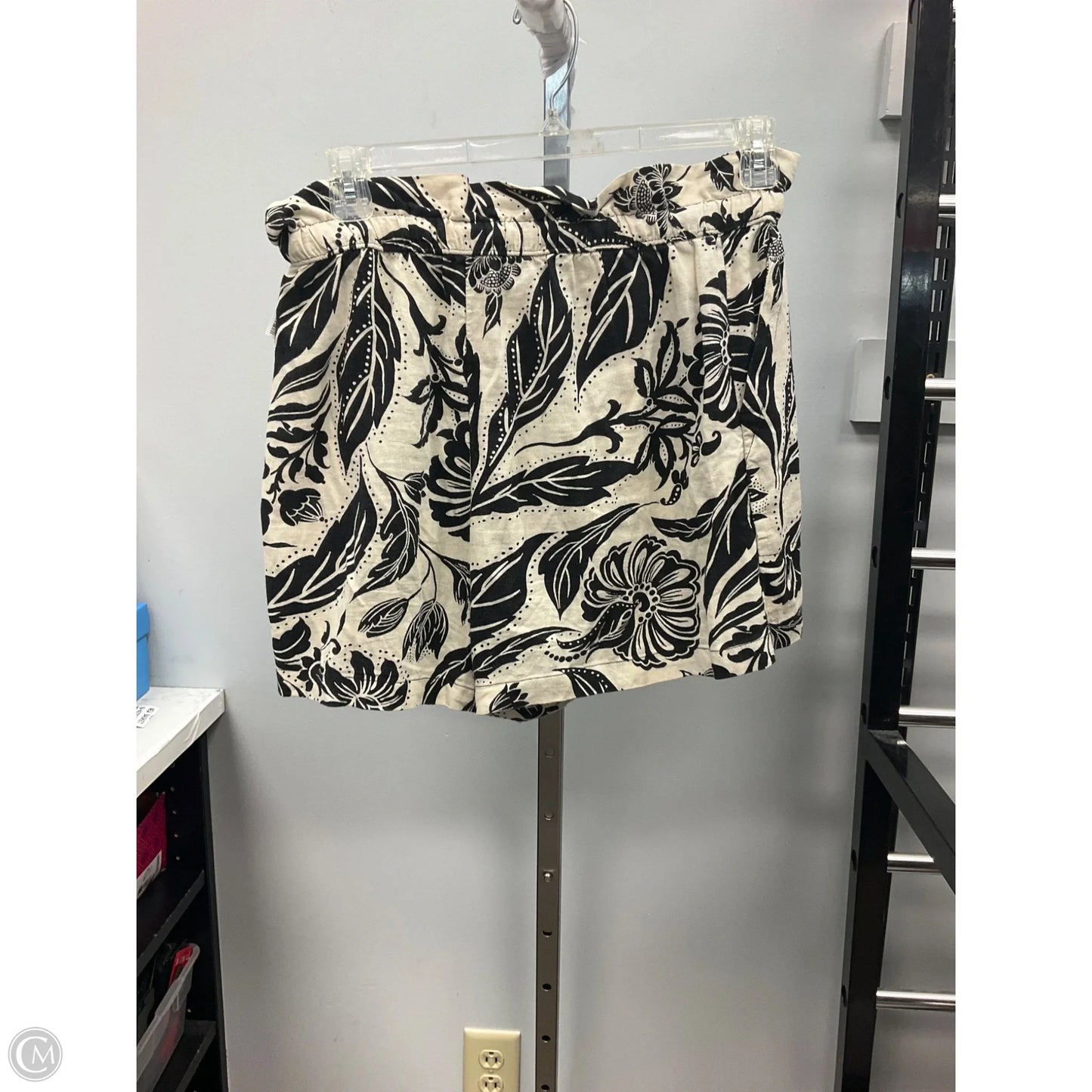 Shorts By Who What Wear In Black & Cream, Size: M