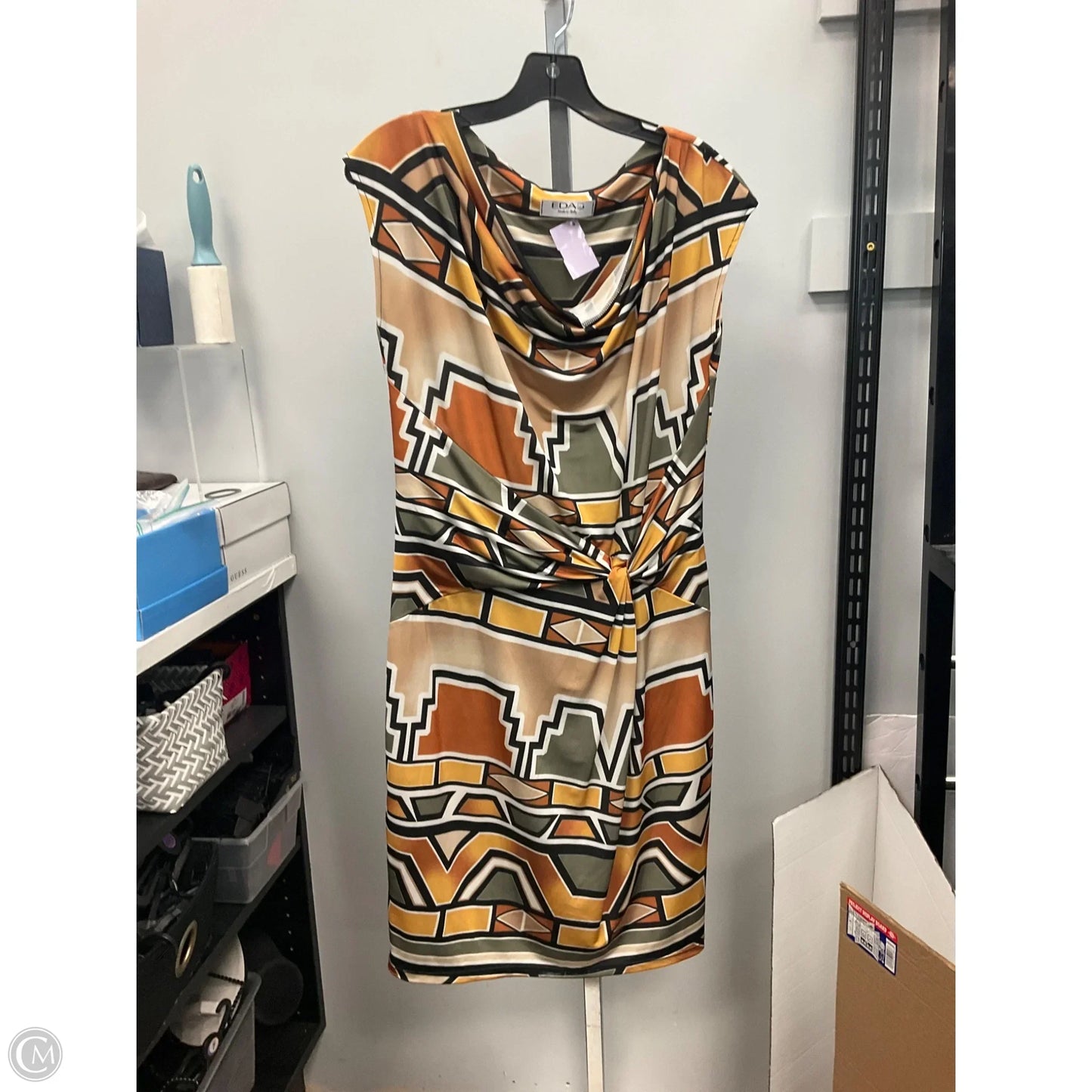 Dress Casual Short By Clothes Mentor In Geometric Pattern, Size: M