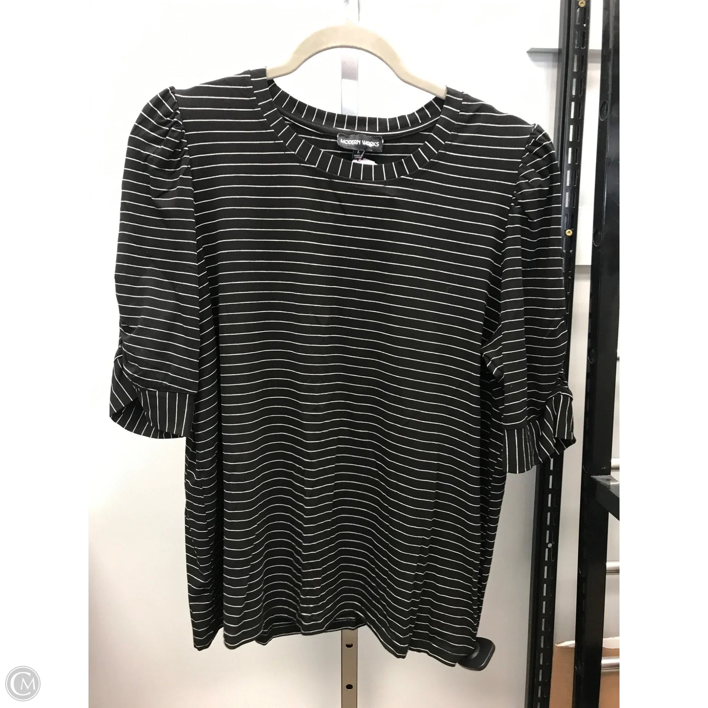 Top Short Sleeve By Modern Works In Striped Pattern, Size: L
