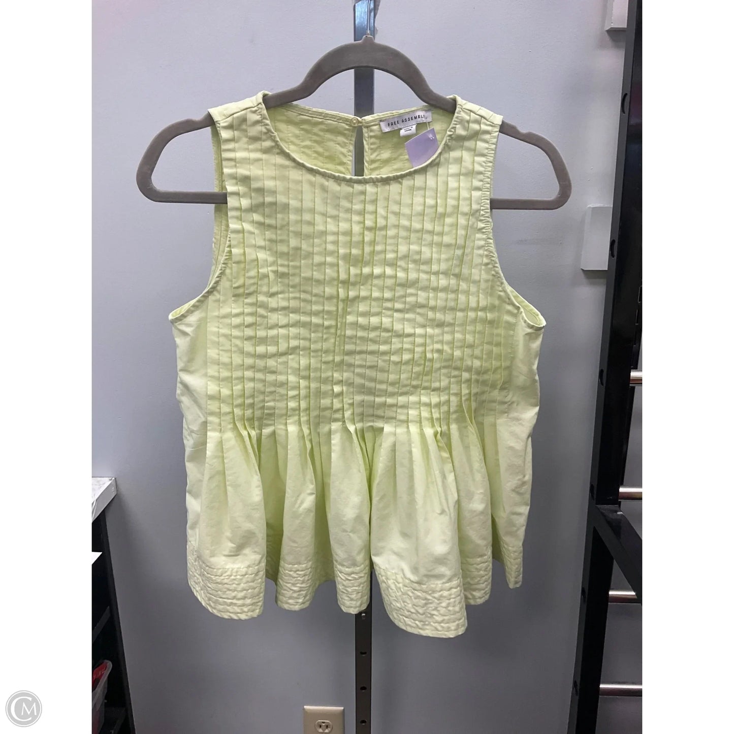 Top Sleeveless By Free Assembly In Green, Size: S