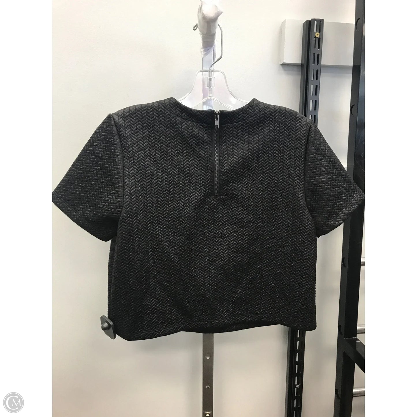 Top Short Sleeve By Forever 21 In Black, Size: S