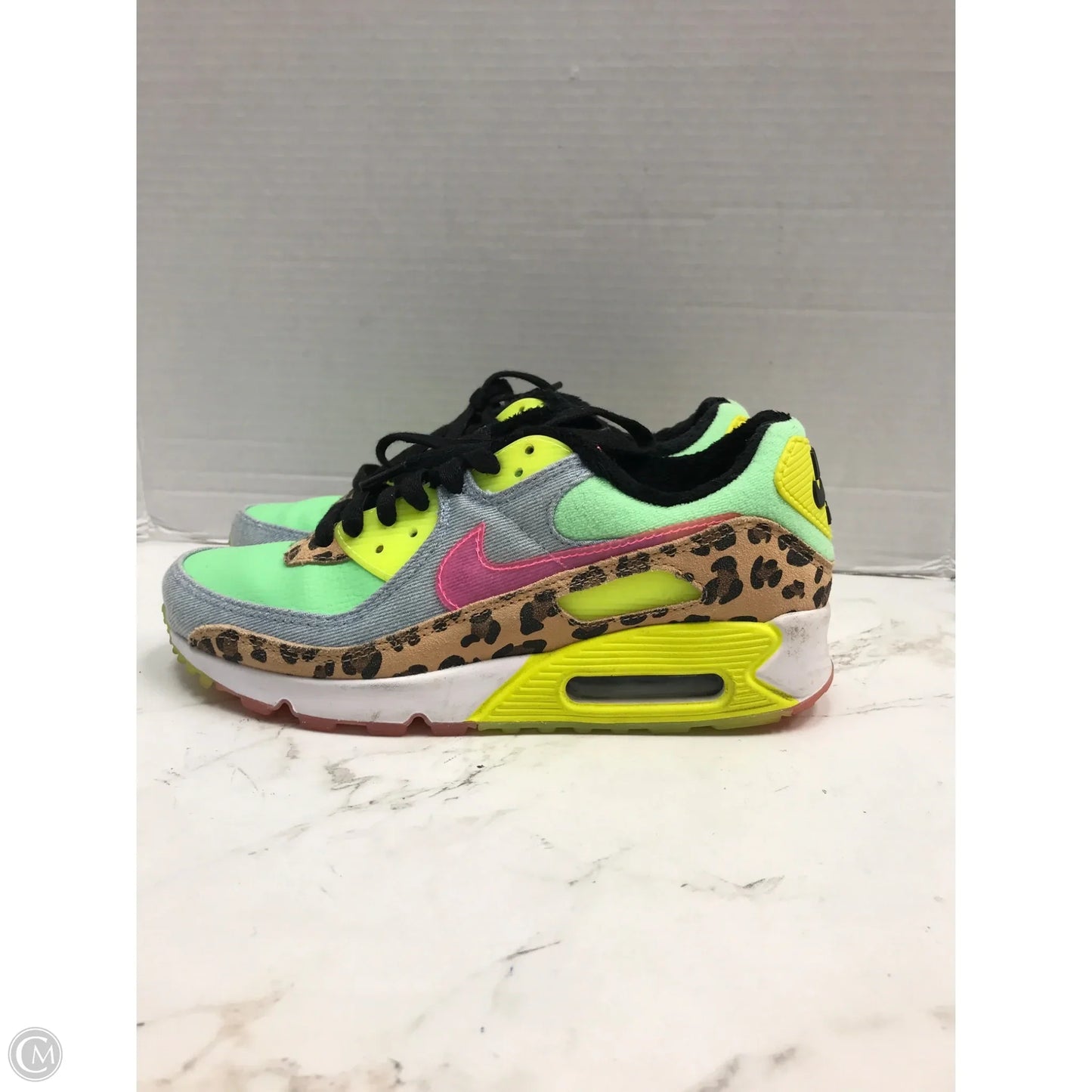 Shoes Sneakers By Nike In Green & Pink, Size: 8.5
