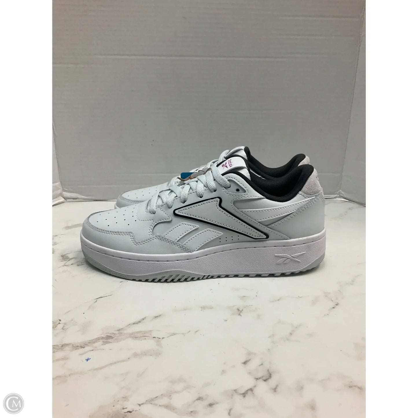 Shoes Sneakers By Reebok In White, Size: 8.5