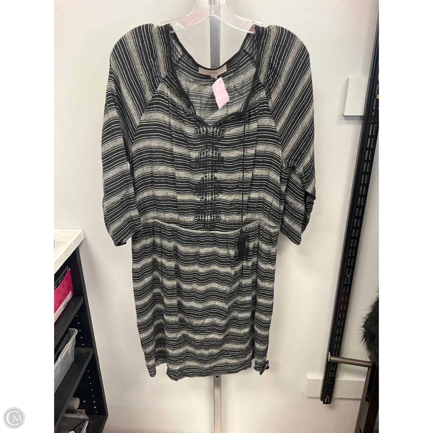 Dress Casual Short By Loft In Striped Pattern, Size: L