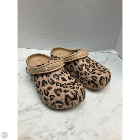 Shoes Flats By Crocs In Animal Print, Size: 9