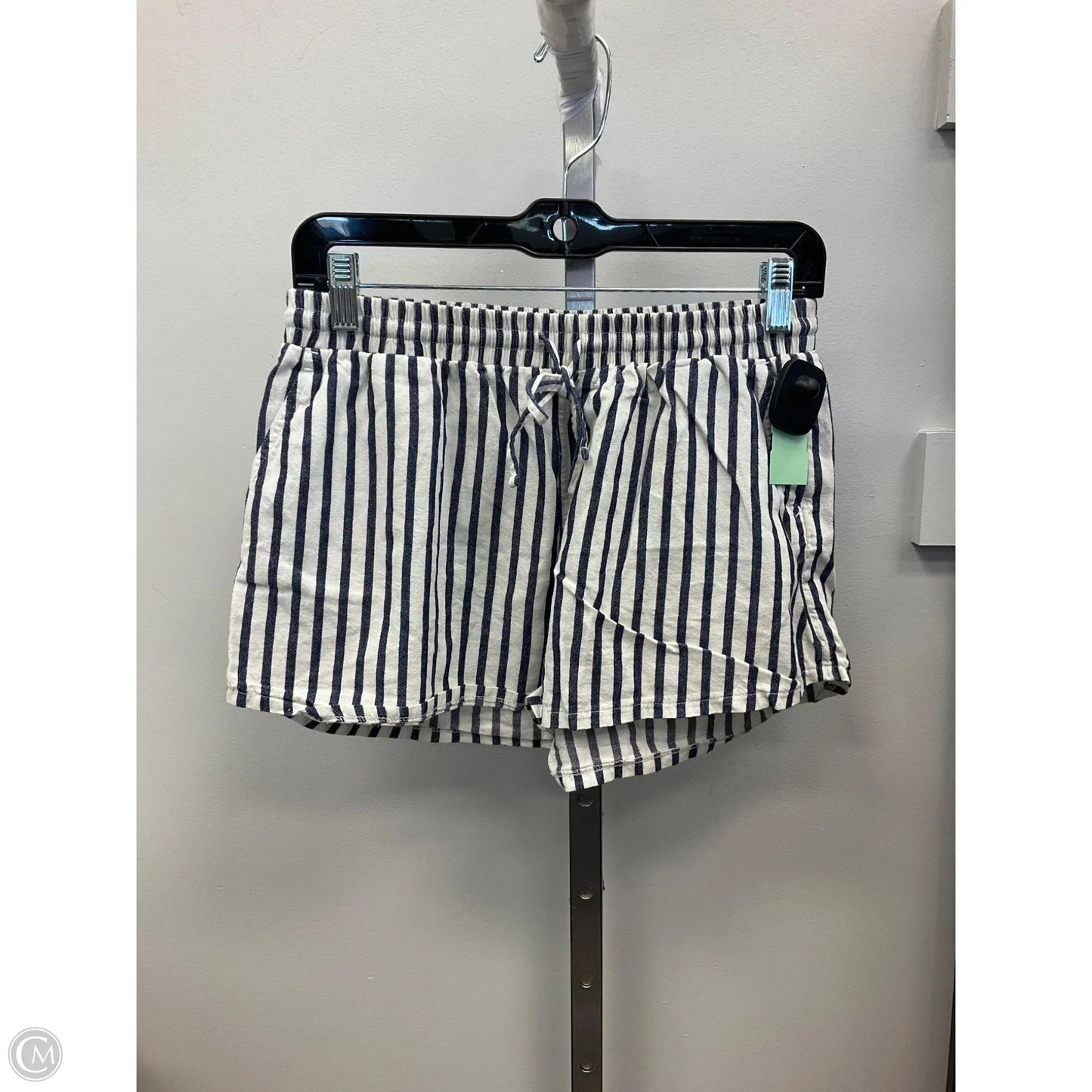 Shorts By Universal Thread In Striped Pattern, Size: S