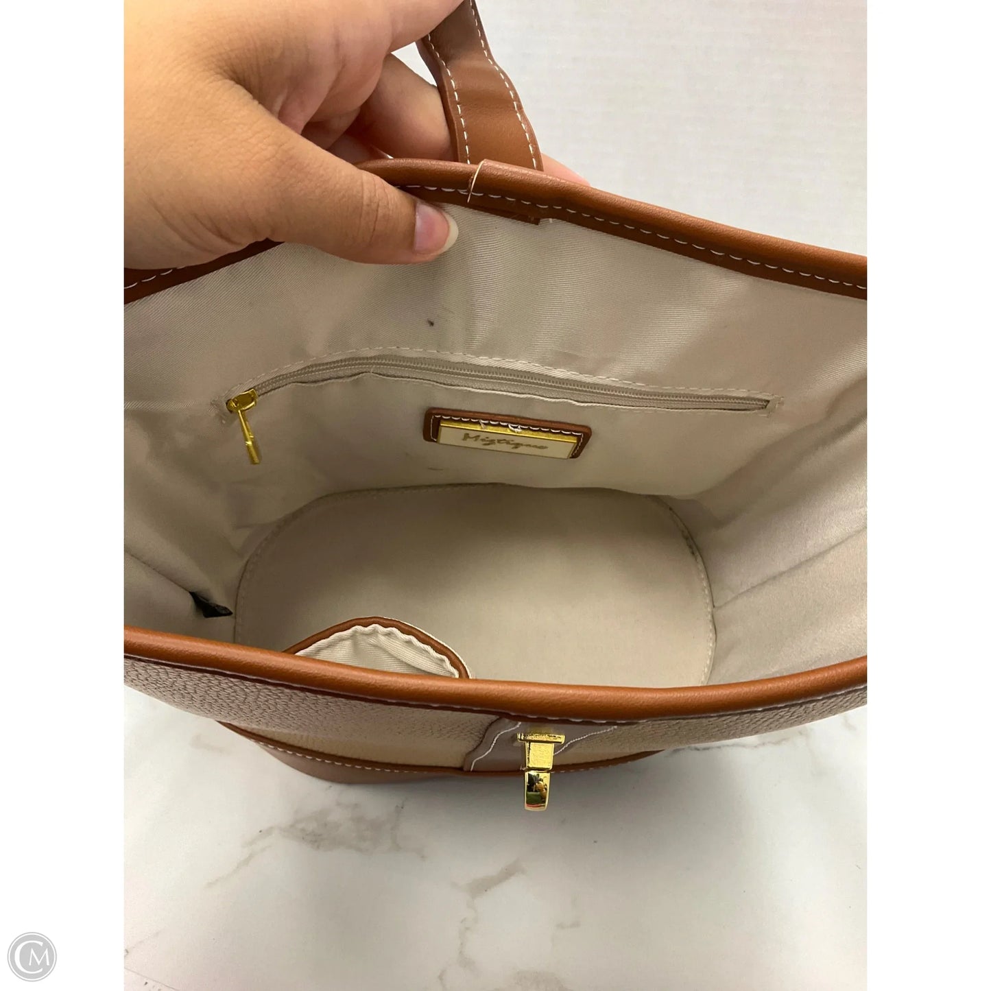 Crossbody By Clothes Mentor, Size: Medium