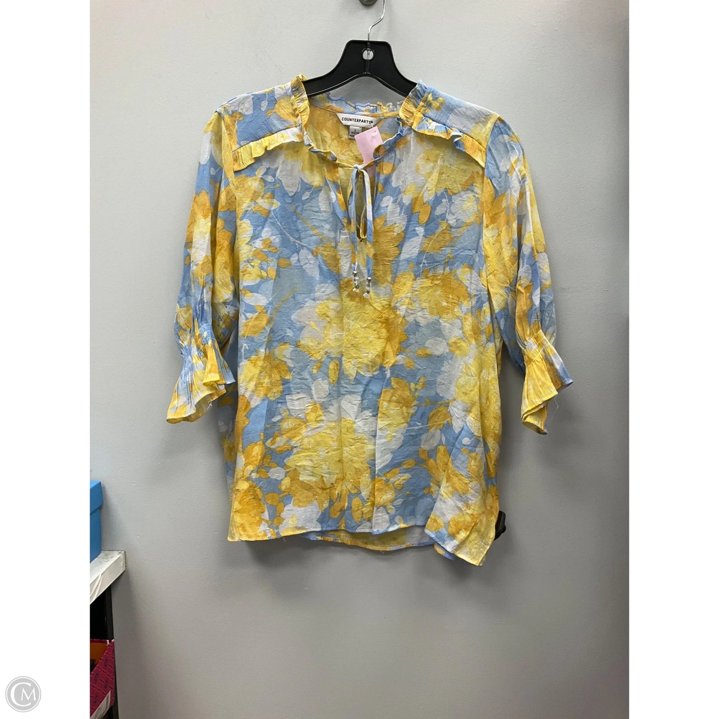 Top Short Sleeve By Counterparts In Blue & Yellow, Size: L