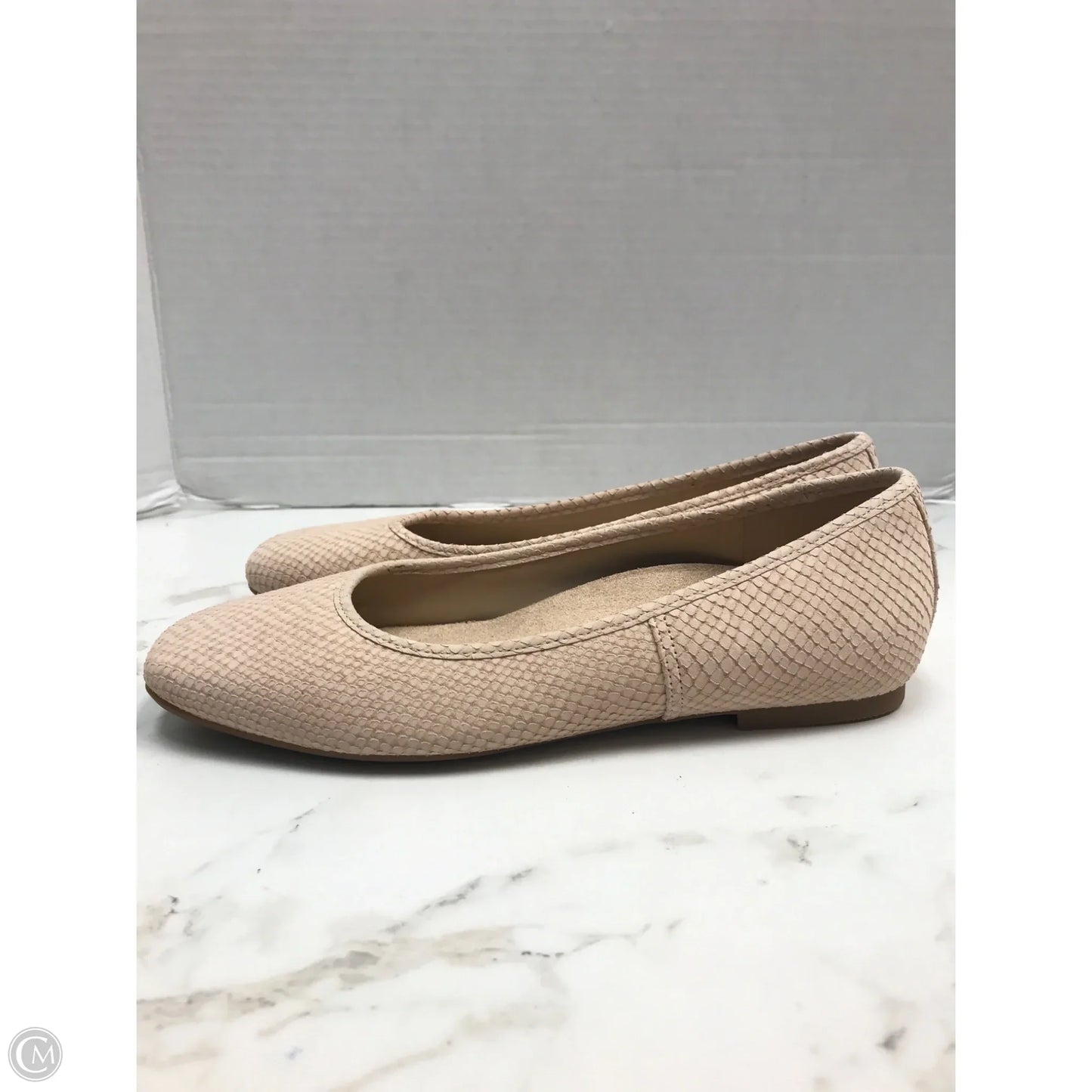 Shoes Flats By Vionic In Cream, Size: 7.5