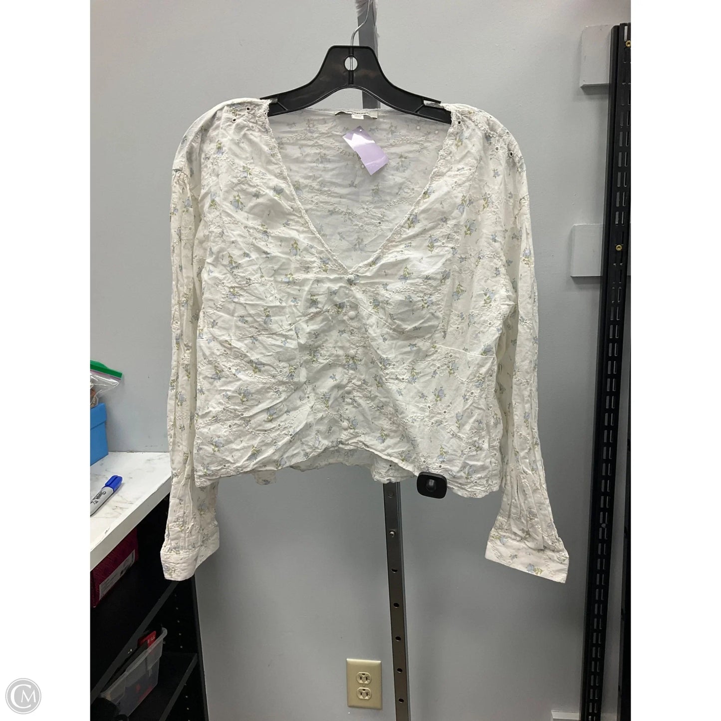 Top Long Sleeve By Francesca’s In White, Size: L