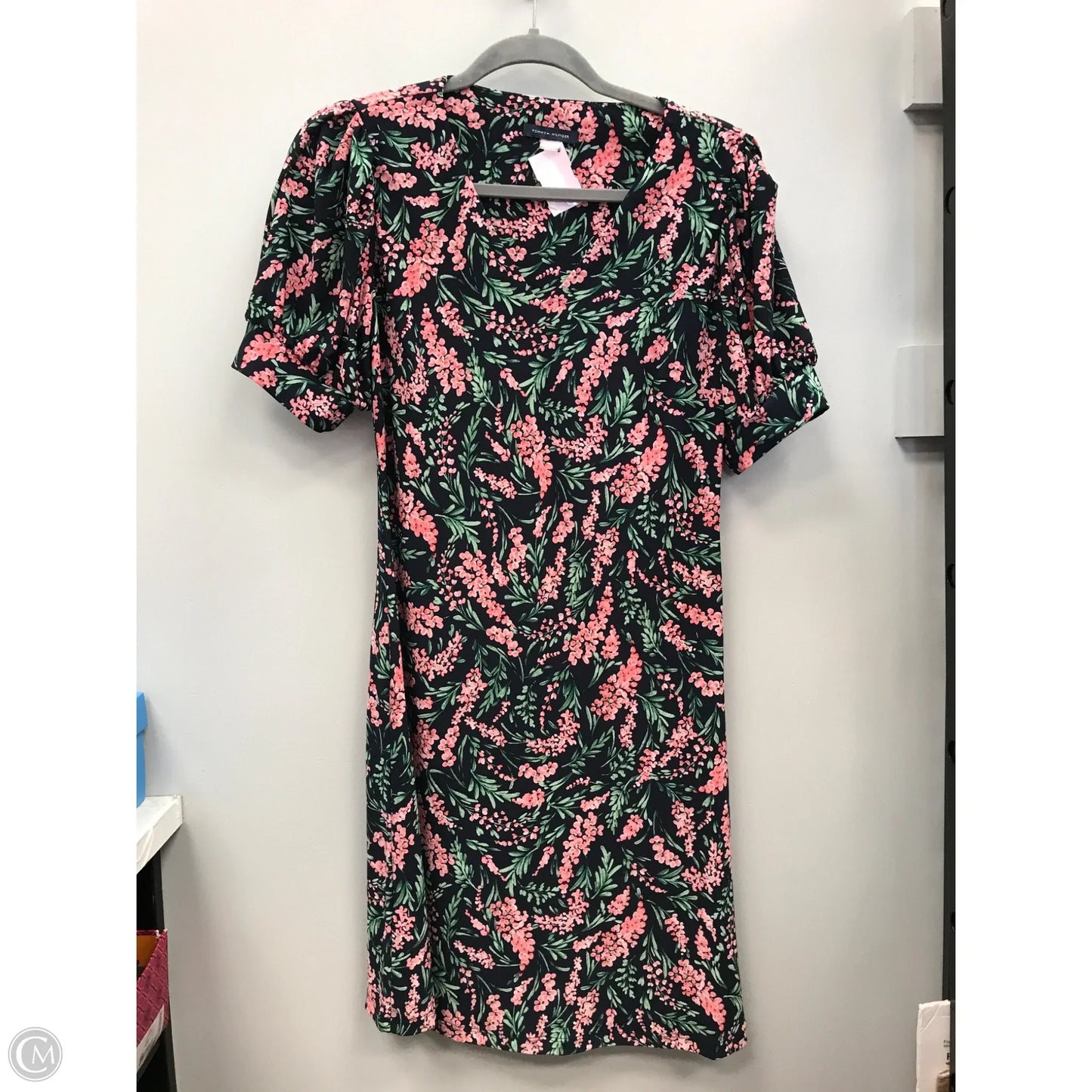 Dress Casual Short By Tommy Hilfiger In Floral Print, Size: 6