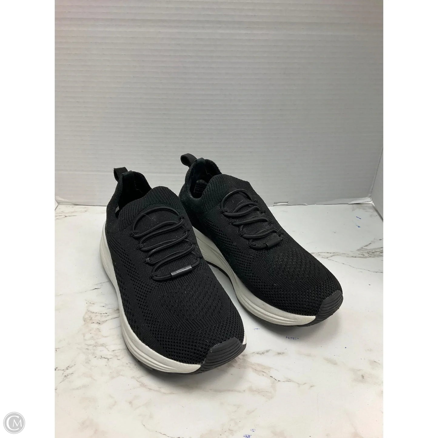 Shoes Athletic By Skechers In Black, Size: 6.5