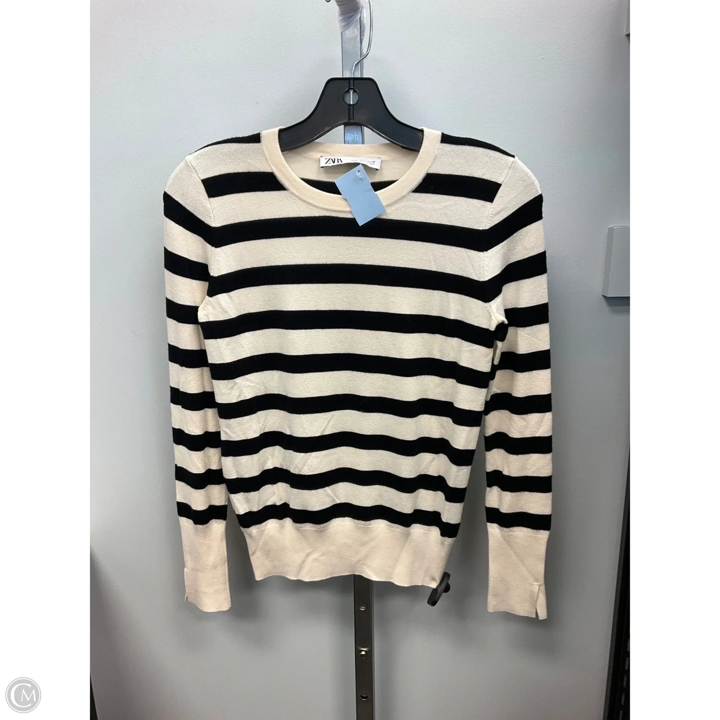 Top Long Sleeve By Zara In Striped Pattern, Size: S