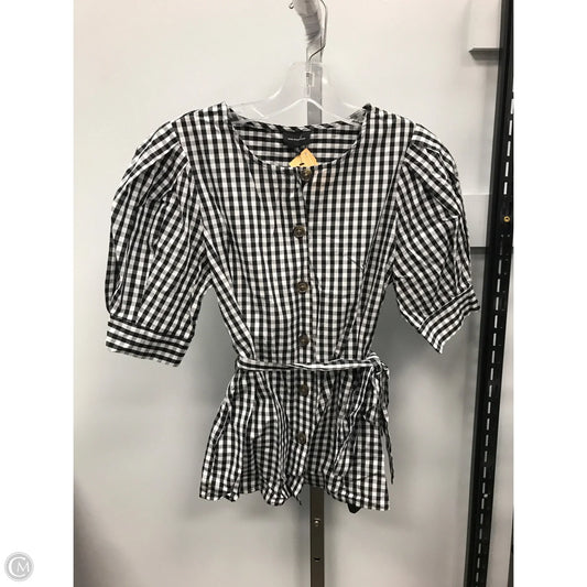 Top Short Sleeve By Who What Wear In Checkered Pattern, Size: S