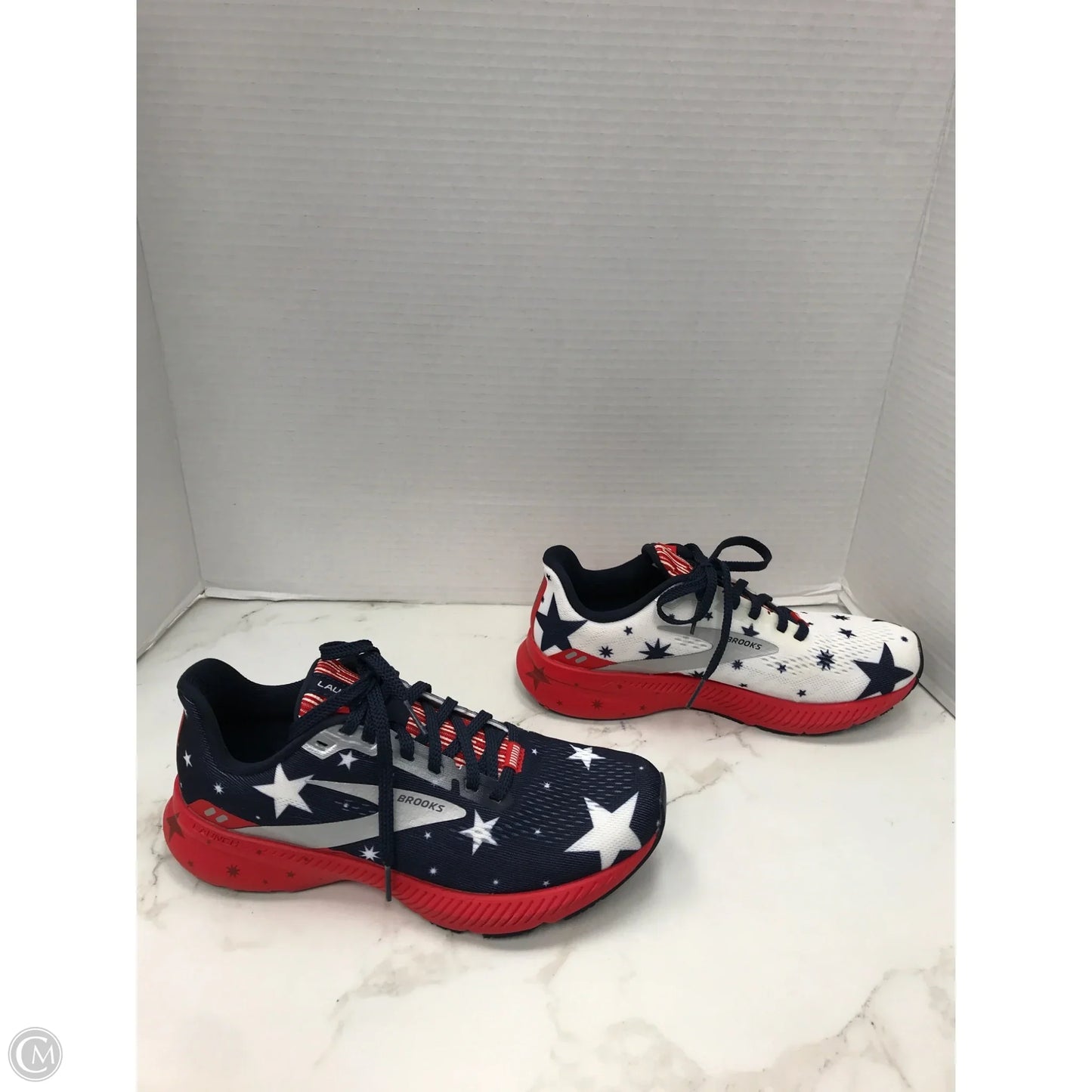 Shoes Athletic By Brooks In Blue & Red & White, Size: 6.5