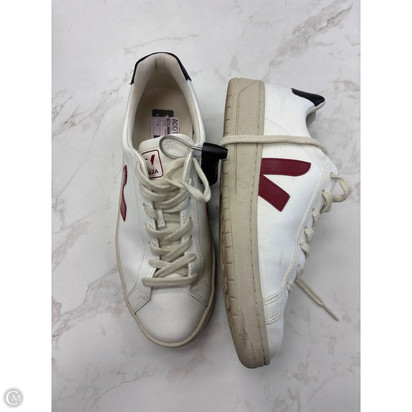 Shoes Sneakers By Veja In White, Size: 9