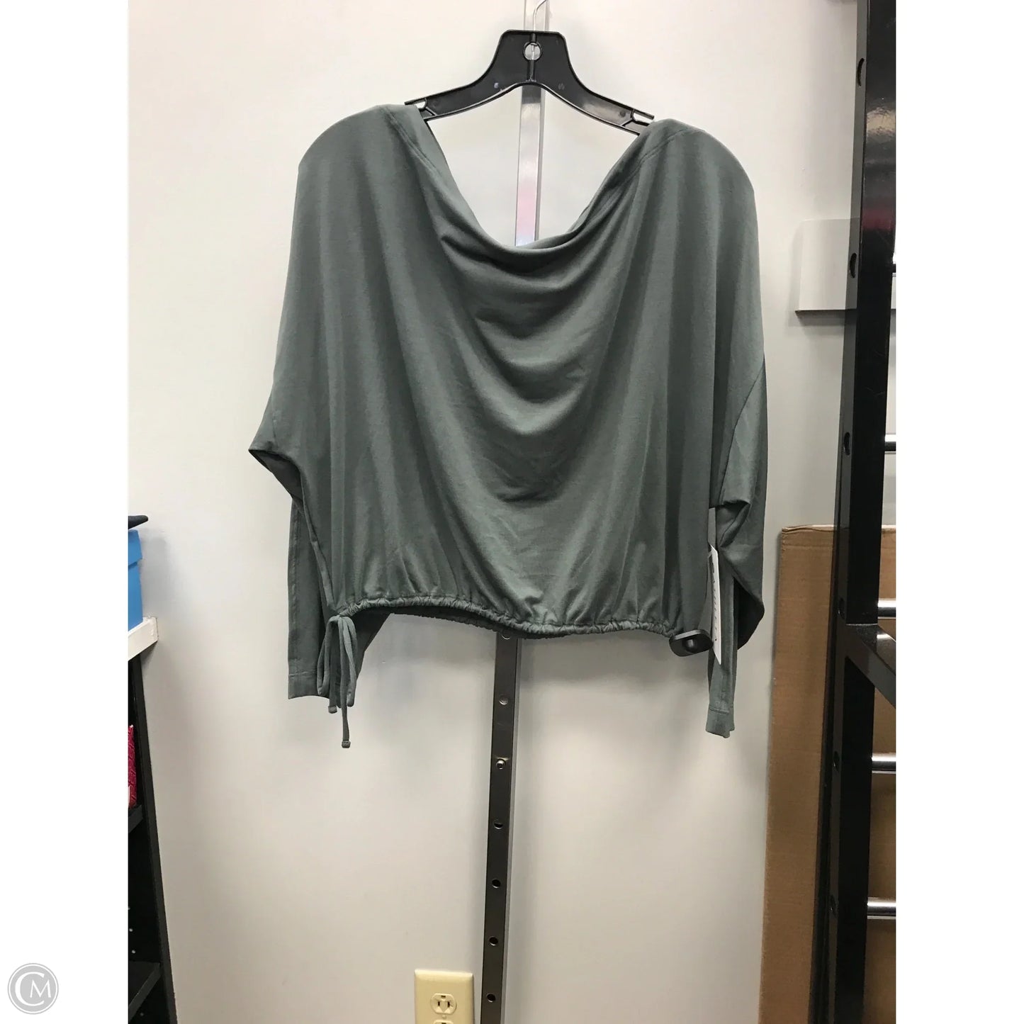 Athletic Top Long Sleeve Crewneck By Athleta In Green, Size: M