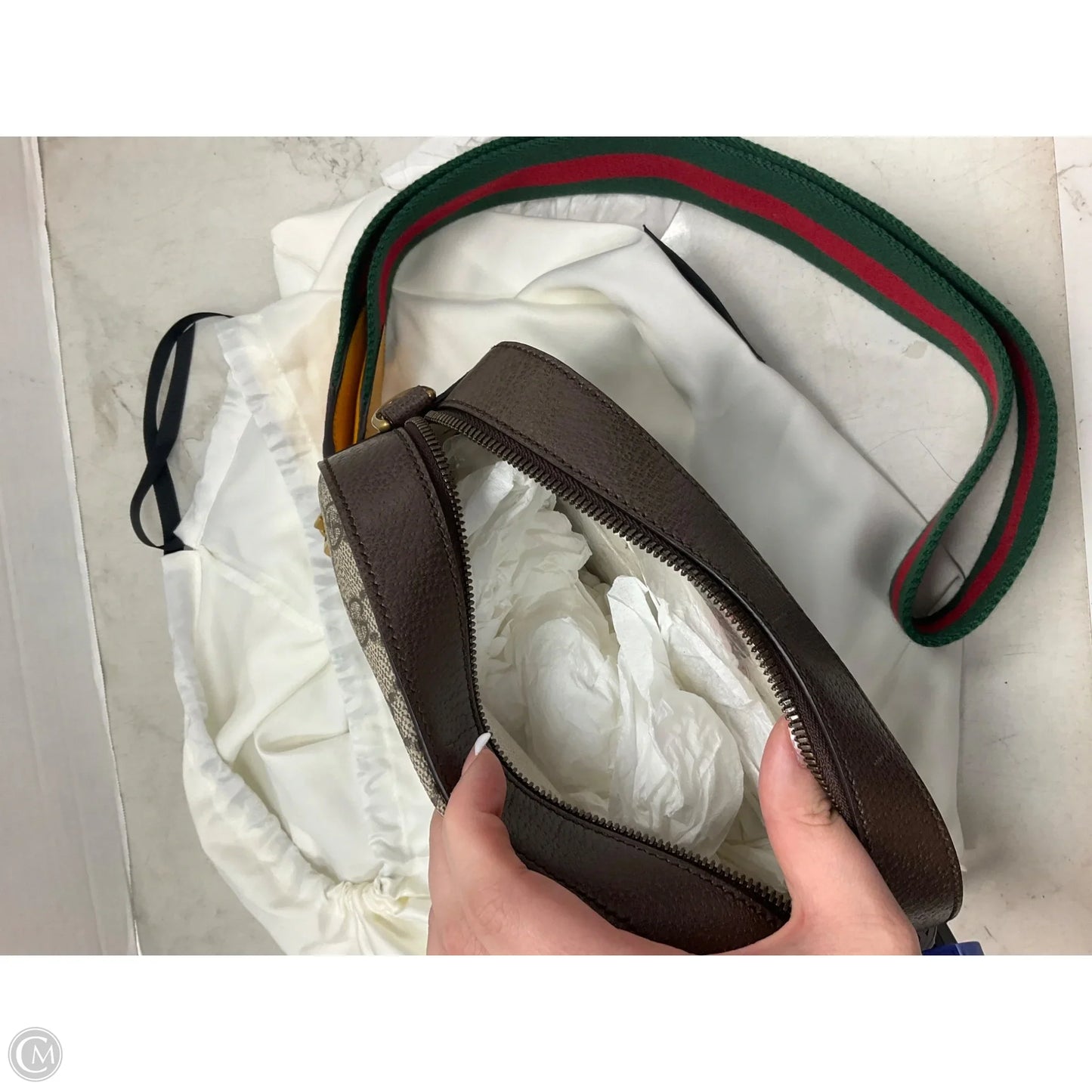 Crossbody Luxury Designer By Gucci, Size: Medium
