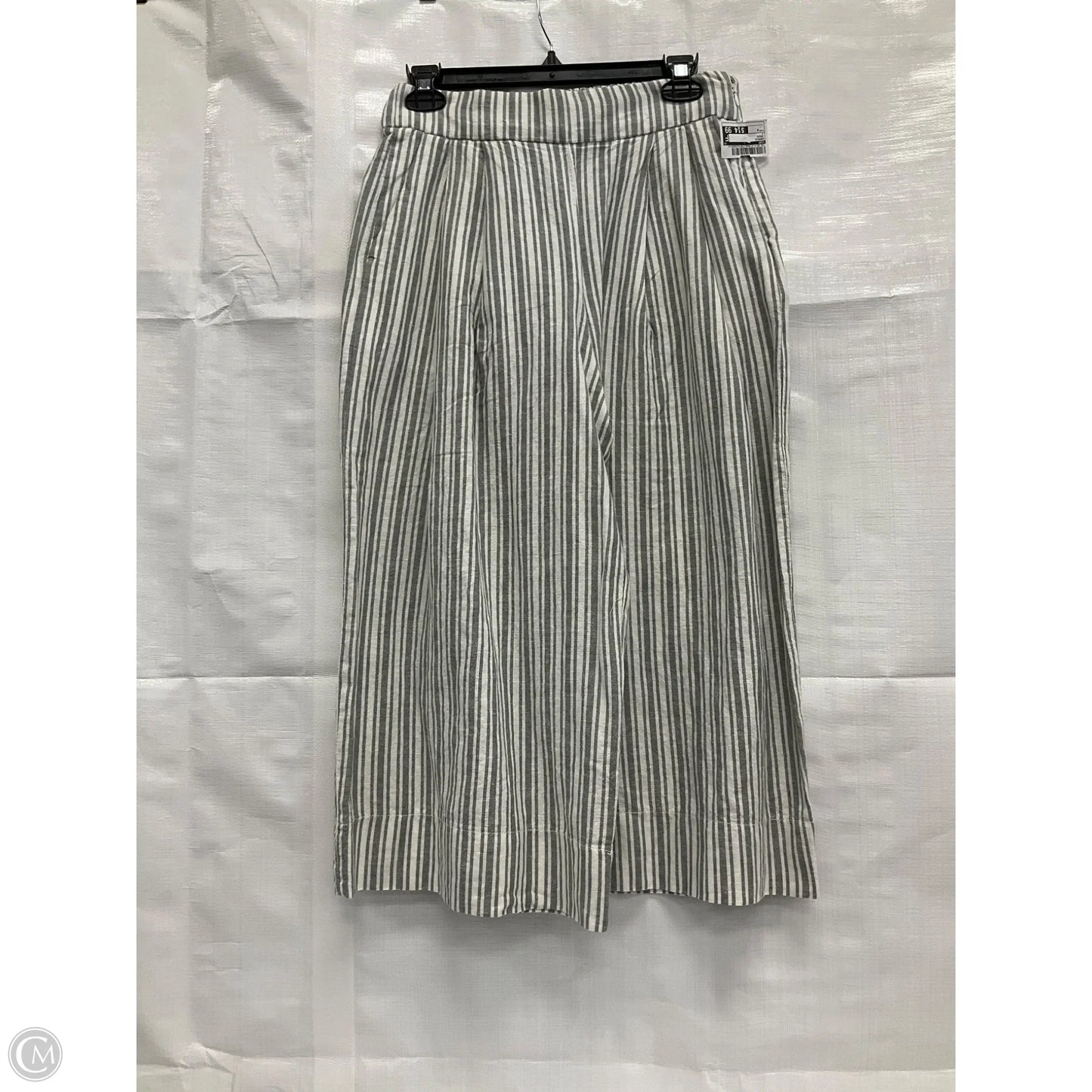 Capris By Gap In Green, Size: 4