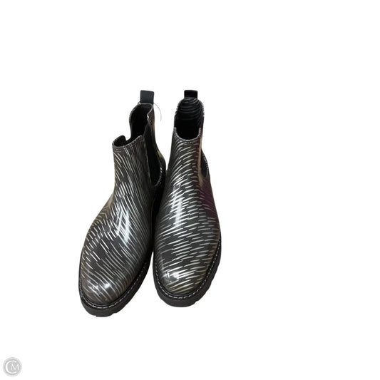 Boots Ankle Flats By Clothes Mentor In Grey, Size: 7