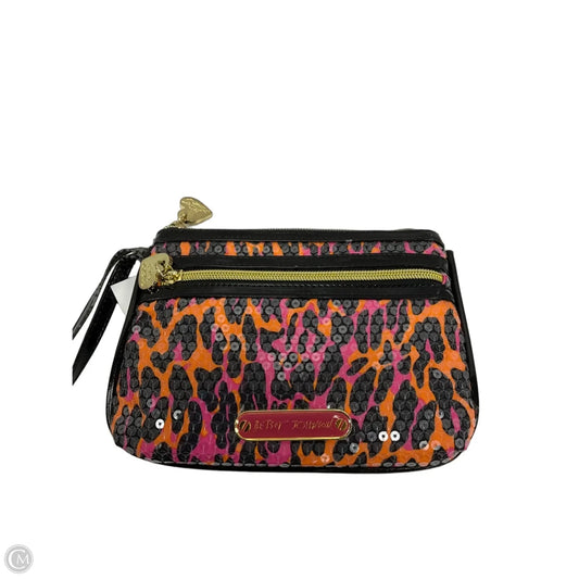 Wristlet By Betsey Johnson, Size: Medium