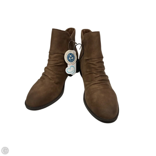 Boots Ankle Flats By Bare Traps In Brown, Size: 8