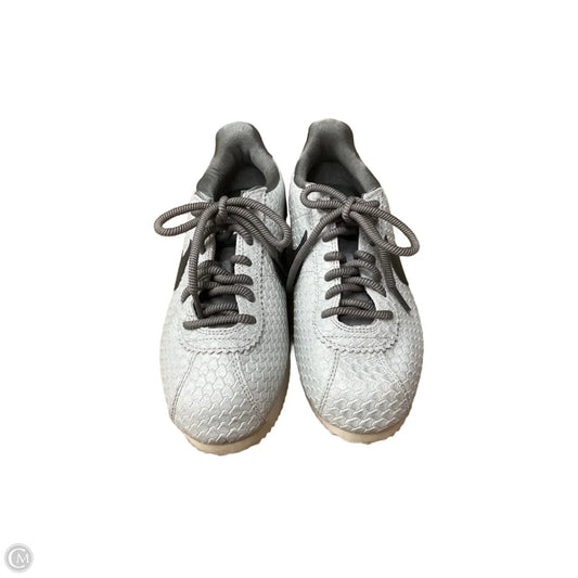 Shoes Flats By Nike In Black & Silver, Size: 6.5