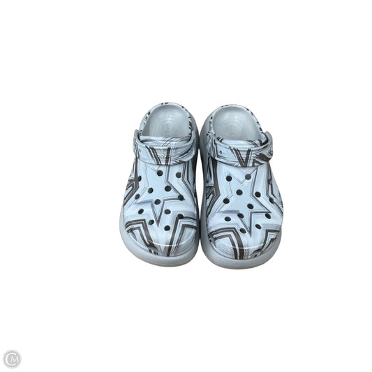 Shoes Sneakers Platform By Crocs In Grey, Size: 8