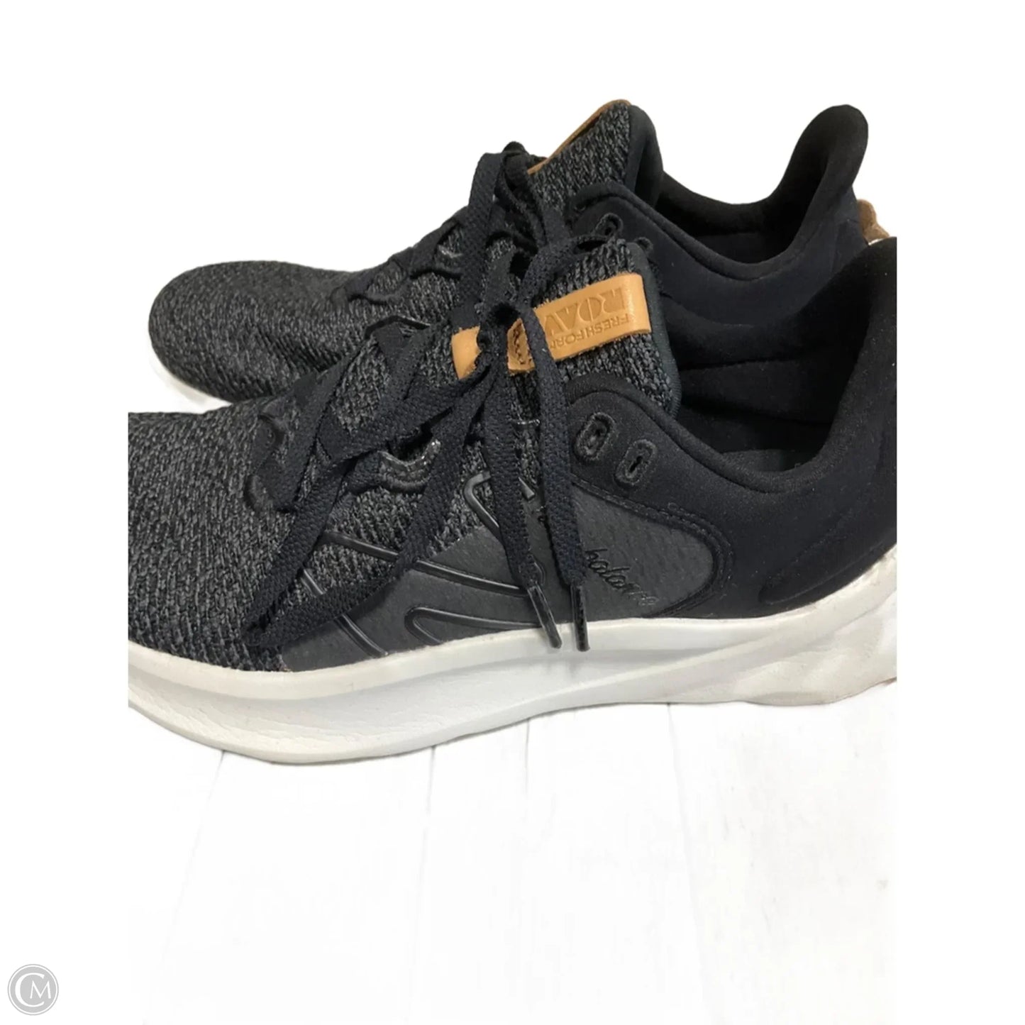 Shoes Athletic By New Balance In Black & White, Size: 7