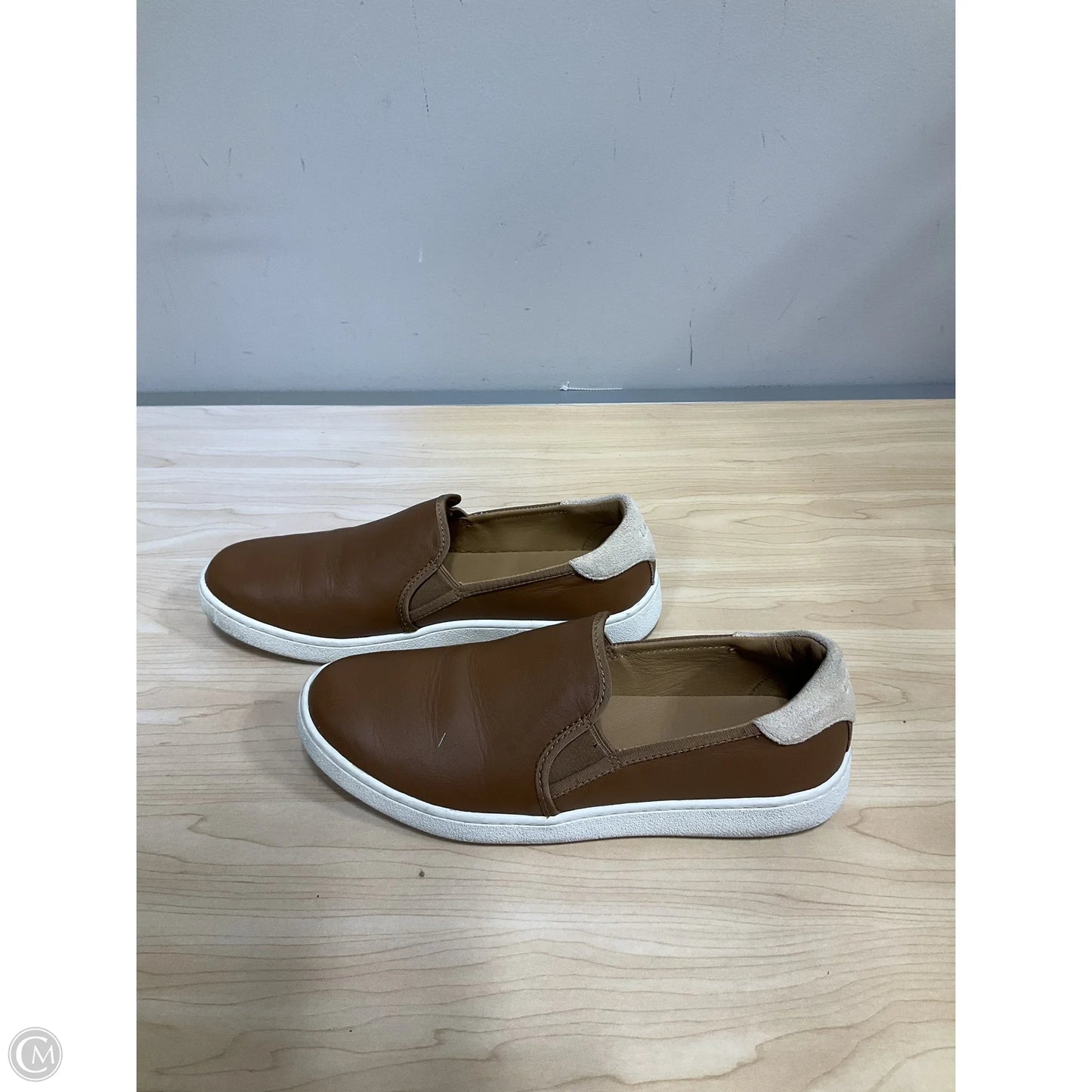 Shoes Designer By Ugg In Tan, Size: 9