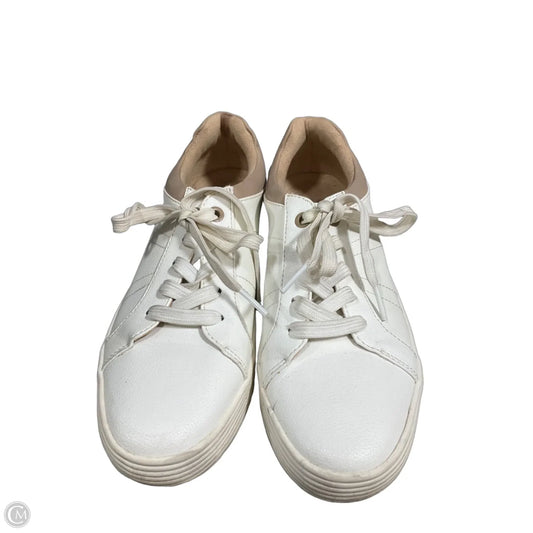 Shoes Athletic By Naturalizer In White, Size: 7
