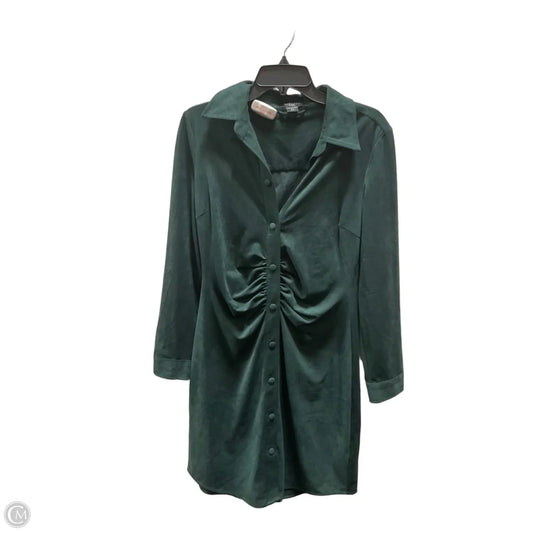 Dress Casual Short By Guess In Green, Size: M