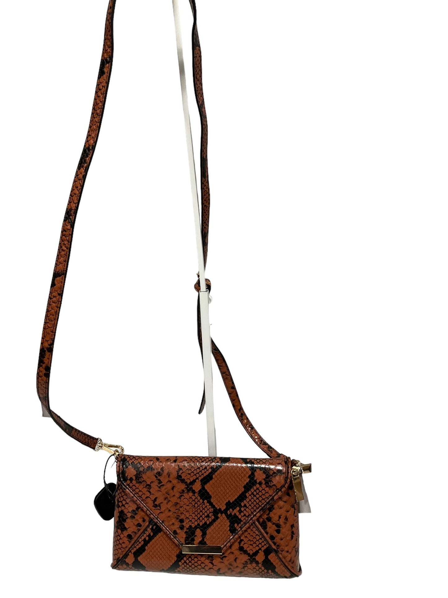 Crossbody By Clothes Mentor  Size: Medium