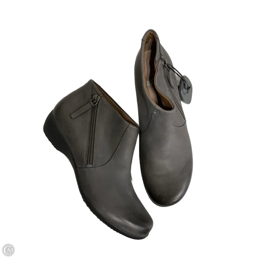 Boots Ankle Flats By Dansko In Grey, Size: 7