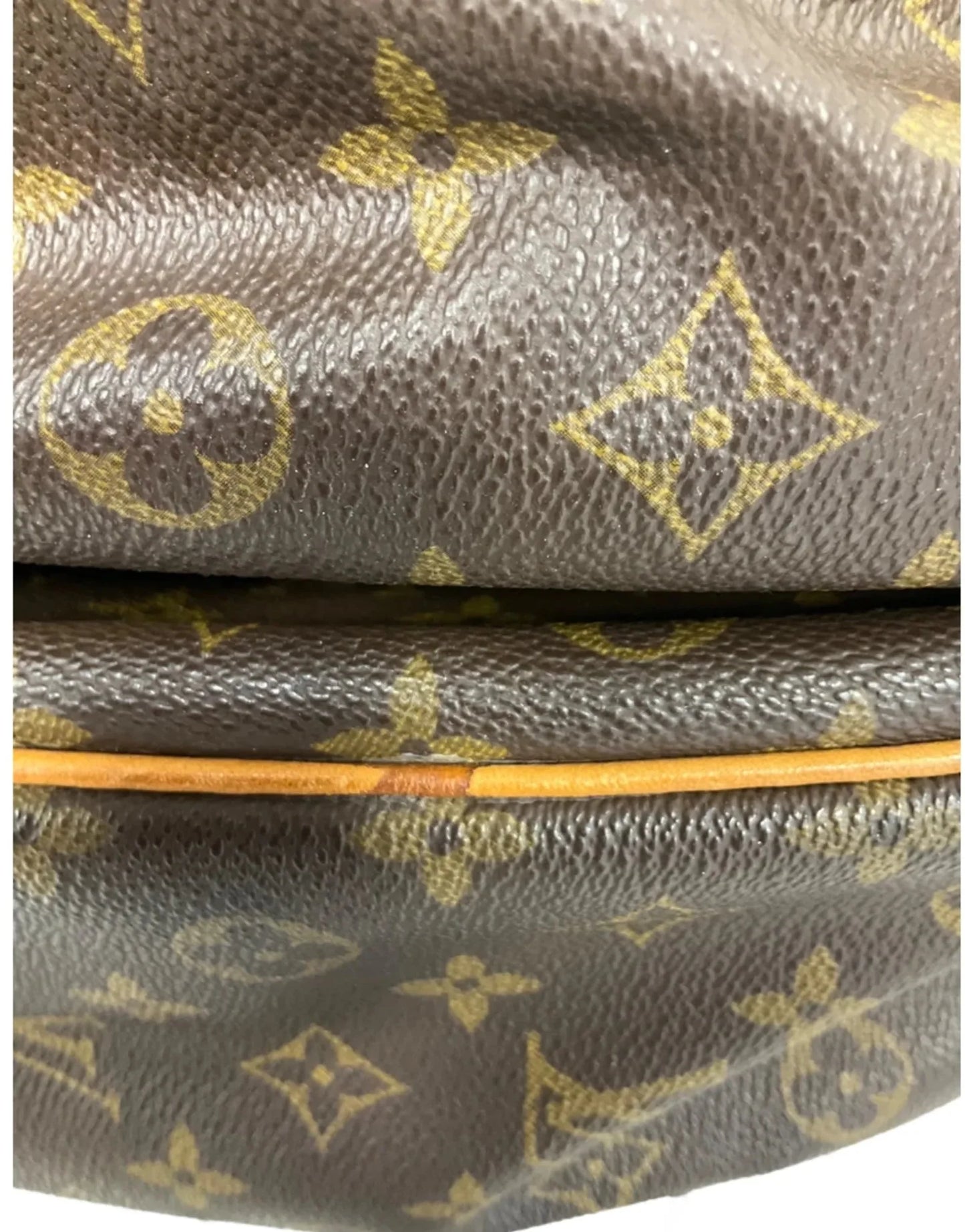 Crossbody Luxury Designer By Louis Vuitton, Size: Large