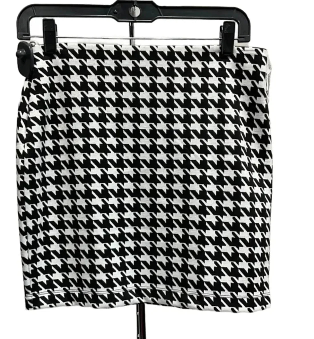 Skirt Mini & Short By Express In Black & White, Size: S