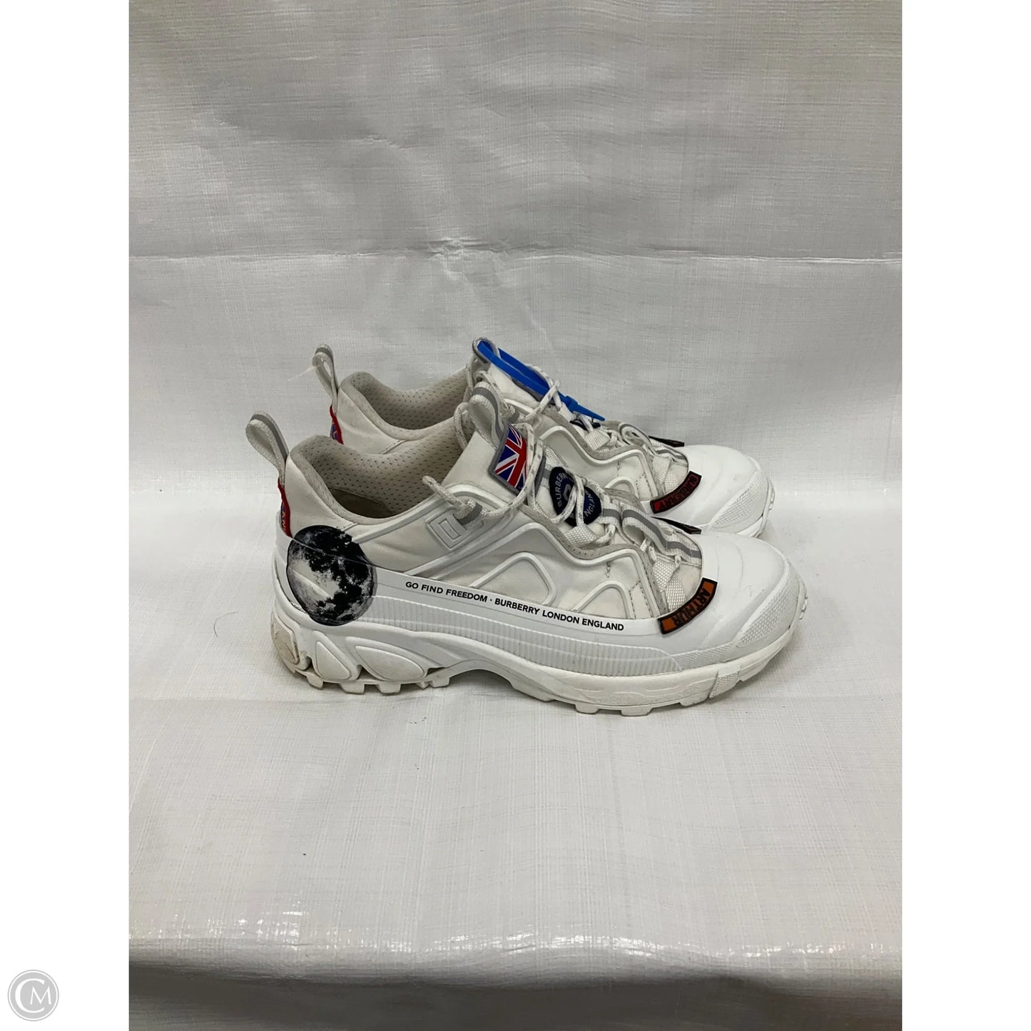 Shoes Luxury Designer By Burberry In White, Size: 10