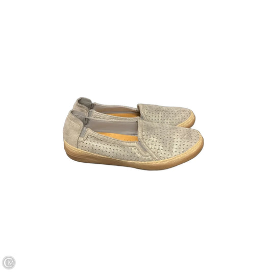 Shoes Flats By Clarks In Silver, Size: 6.5