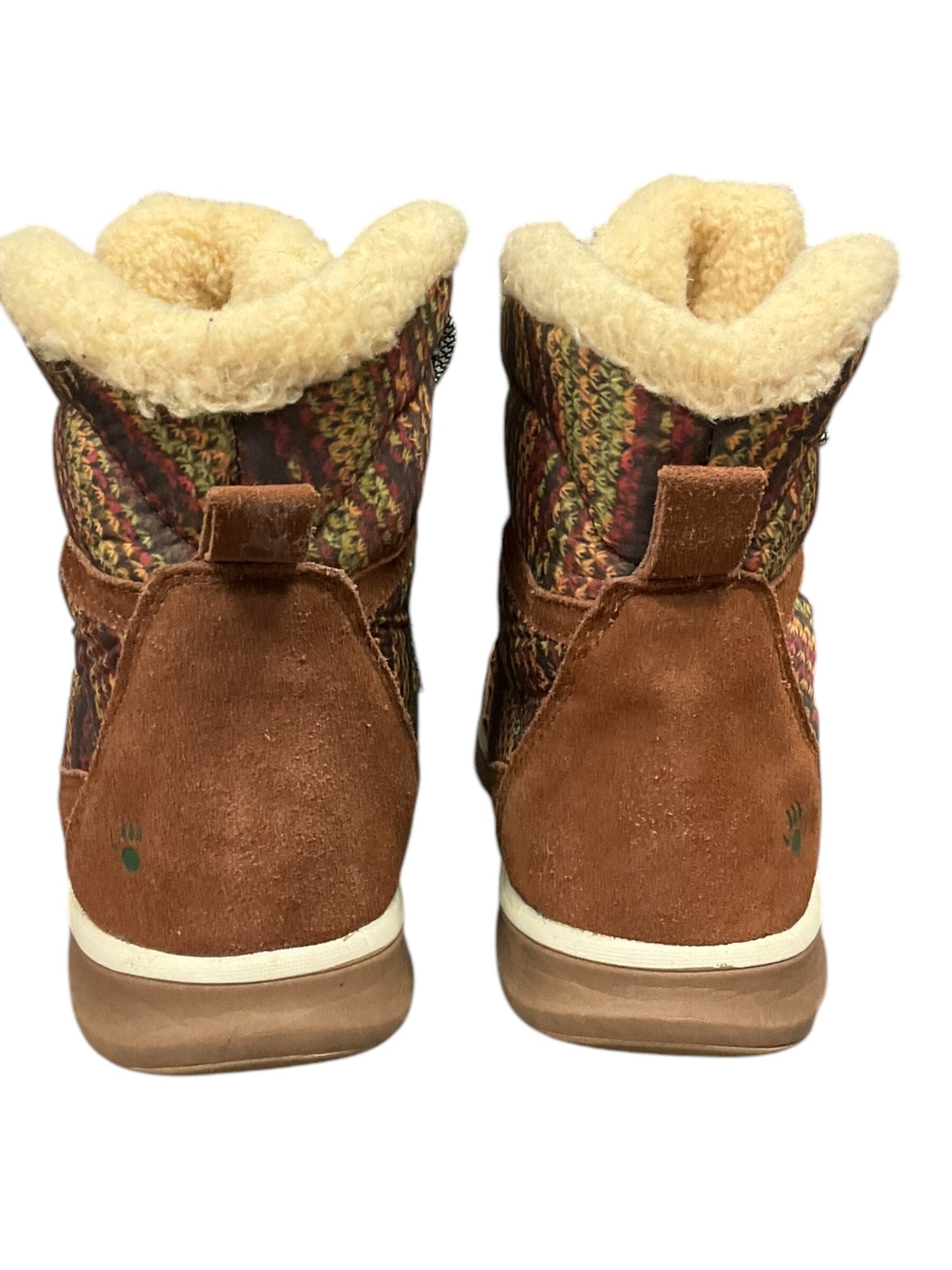 Boots Ankle Flats By Bearpaw  Size: 12