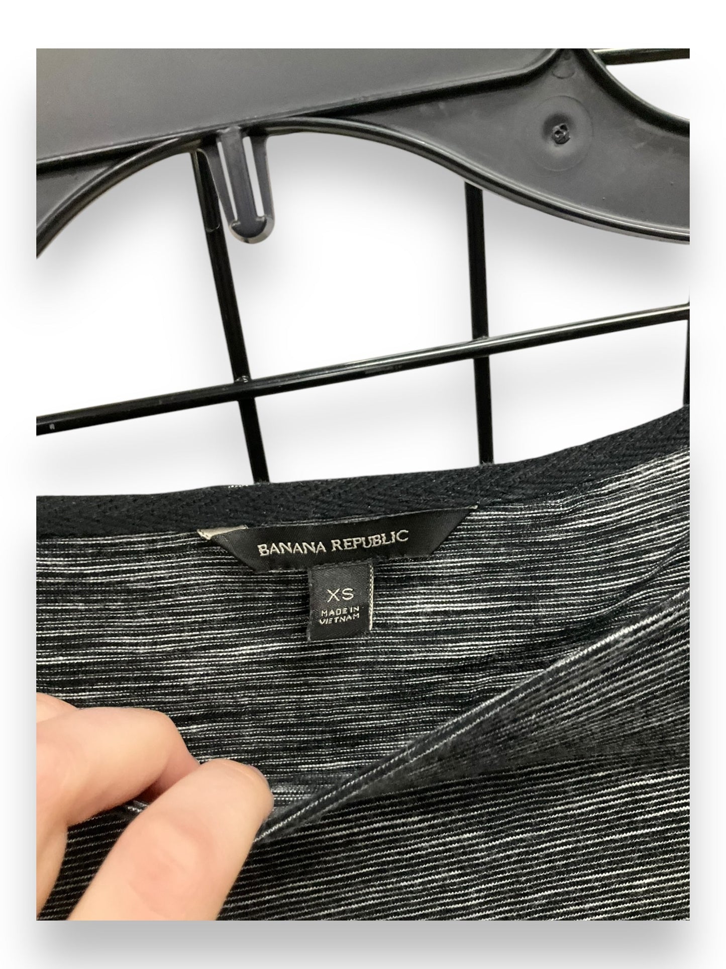 Top Long Sleeve By Banana Republic In Black & White, Size: Xs