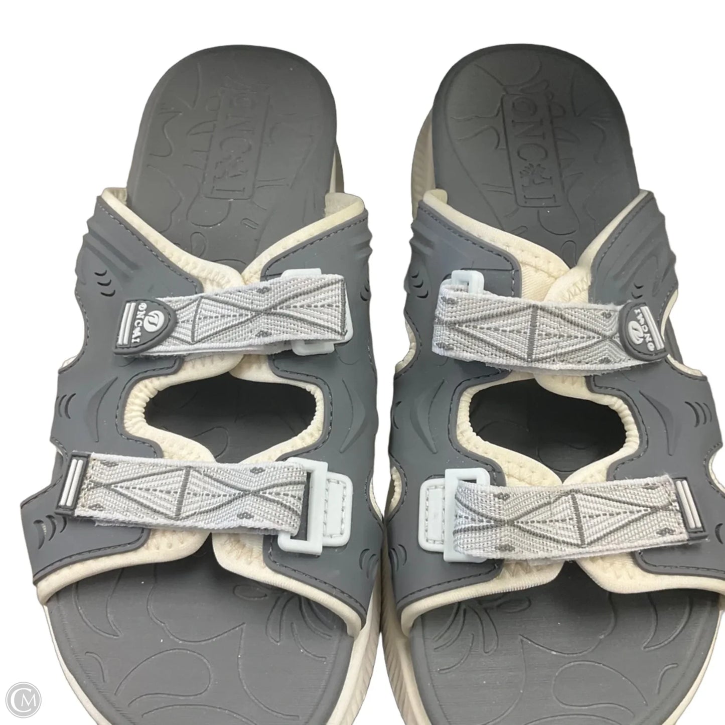Sandals Flats By Clothes Mentor In Grey & White, Size: 11