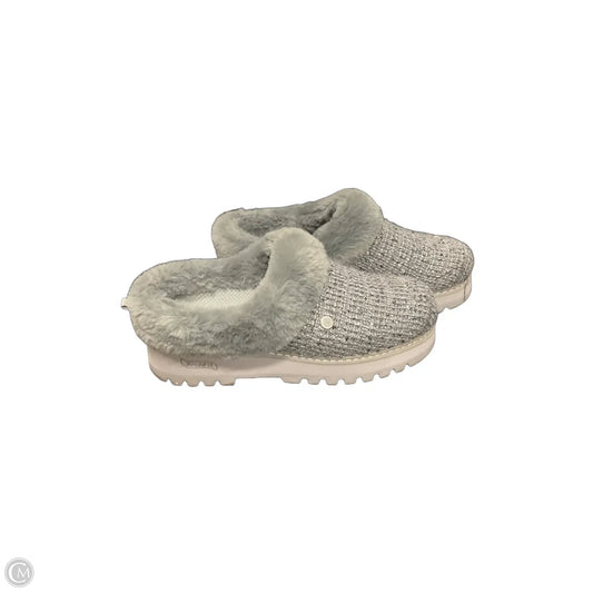 Shoes Flats By Skechers In Grey, Size: 8.5