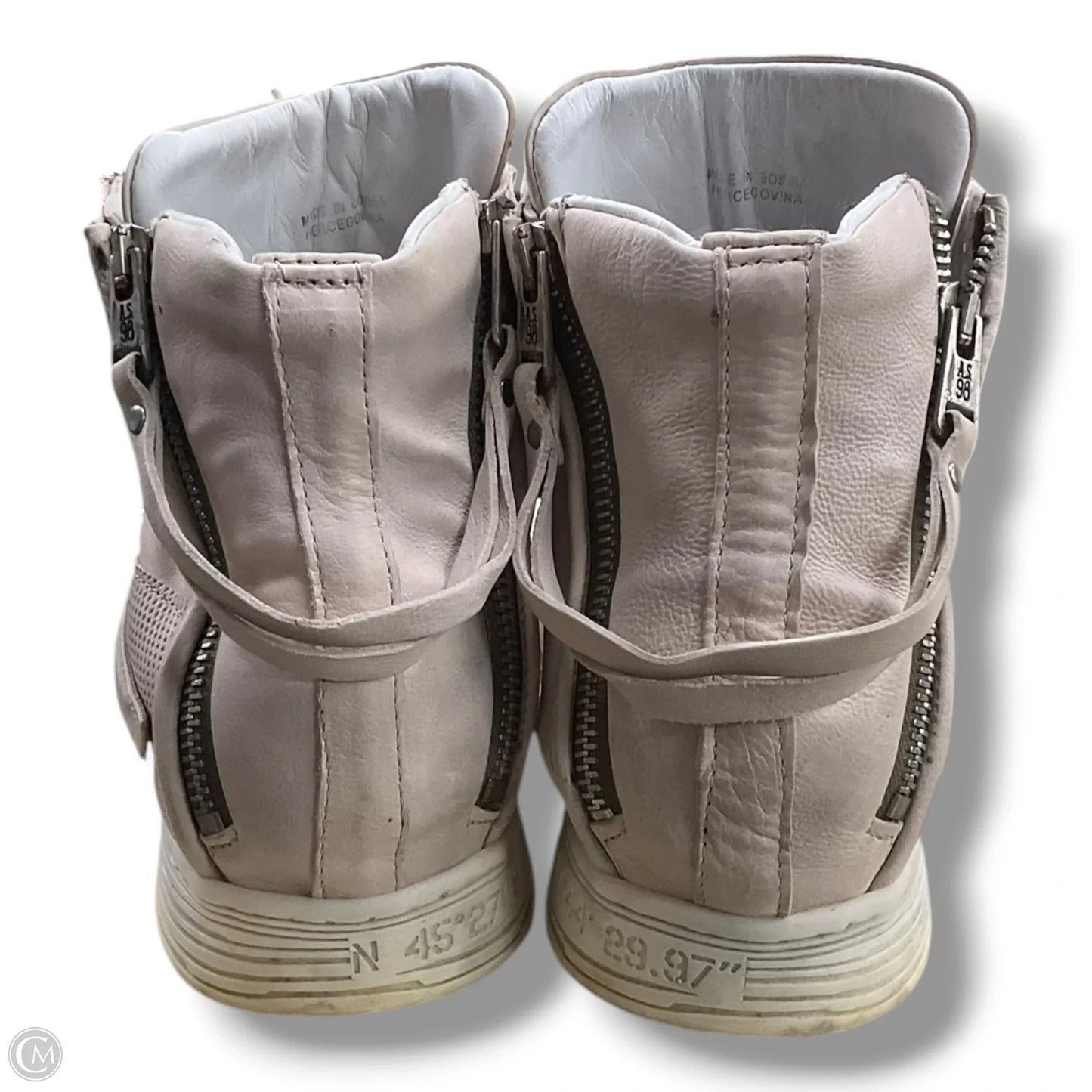 Shoes Luxury Designer By Golden Goose In Beige, Size: 8.5