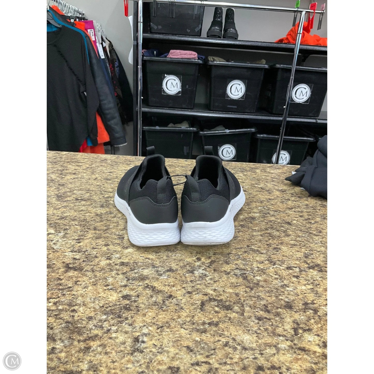 Shoes Athletic By Skechers In Black, Size: 6